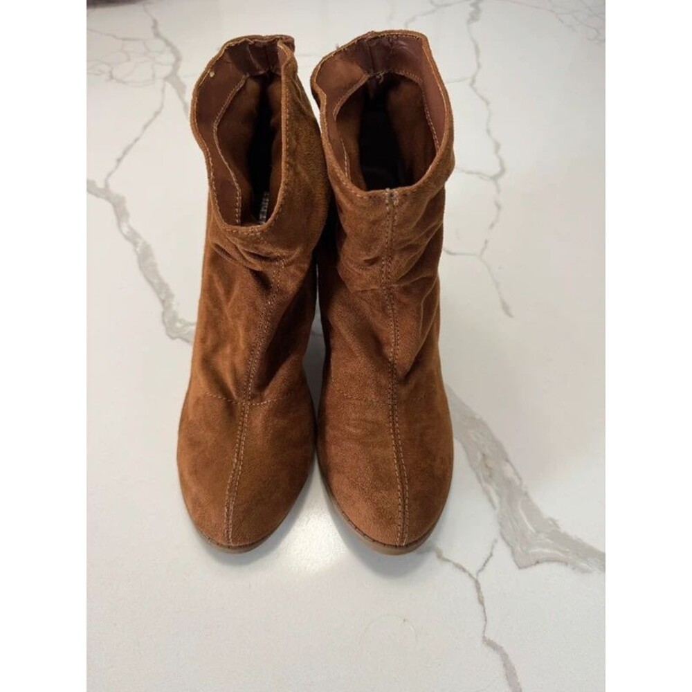 Indigo rd sz 8 1/2 ankle boot